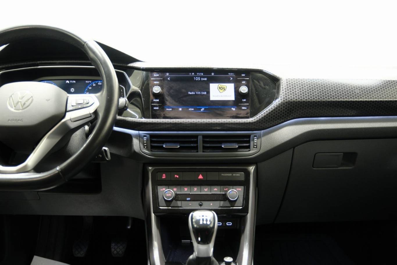 VOLKSWAGEN T-Cross 37