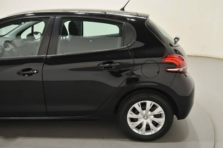 PEUGEOT 208 33