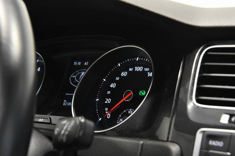 VOLKSWAGEN Golf GTI 45