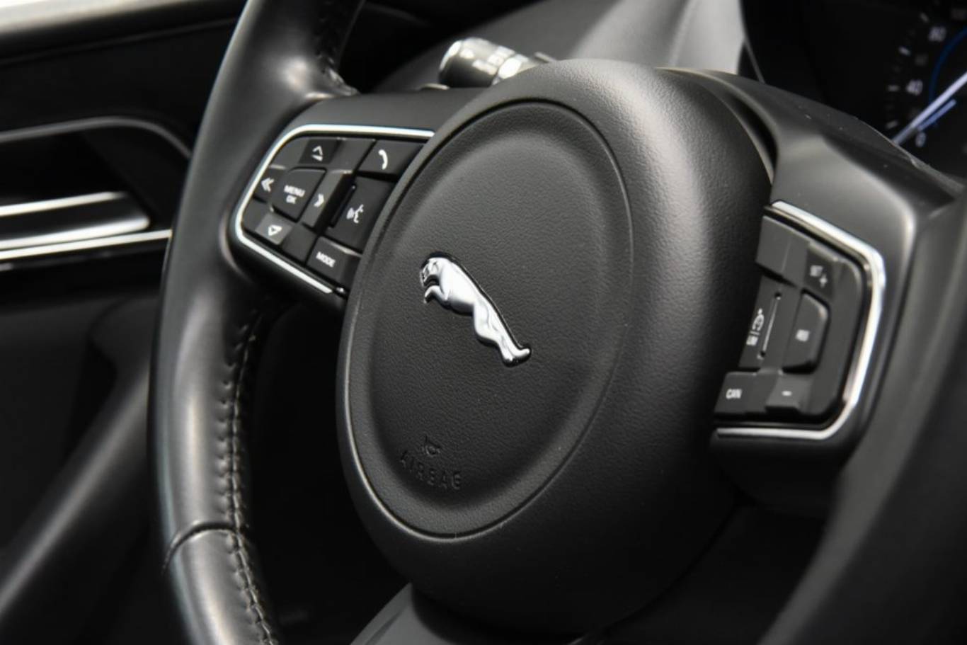 JAGUAR F-Pace 43