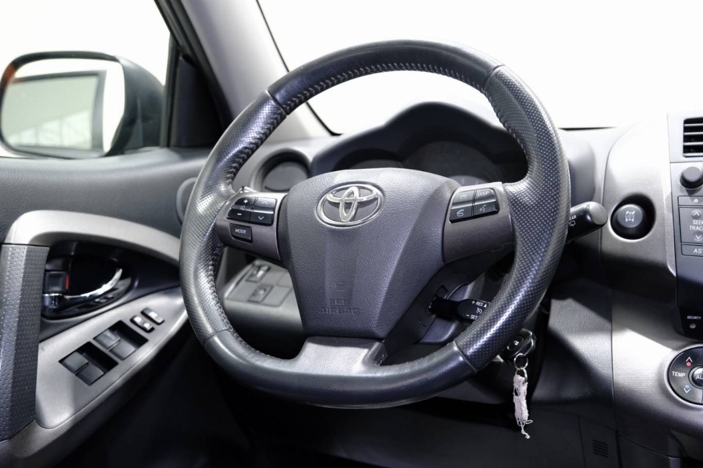 TOYOTA RAV 4 MY23 40