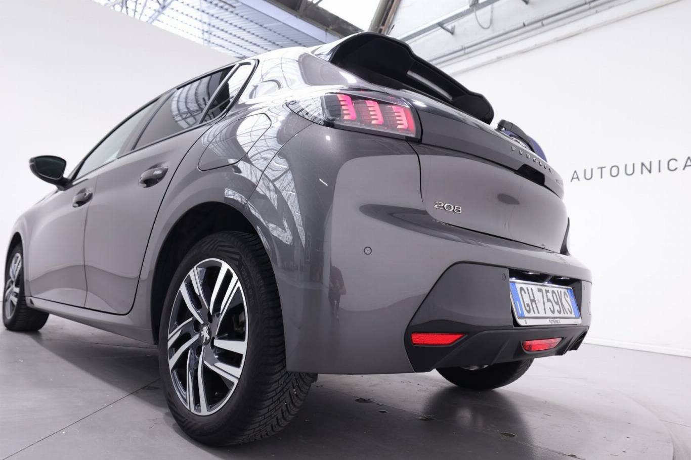 PEUGEOT 208 37