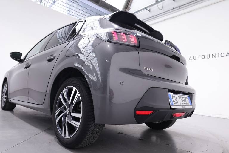 PEUGEOT 208 37