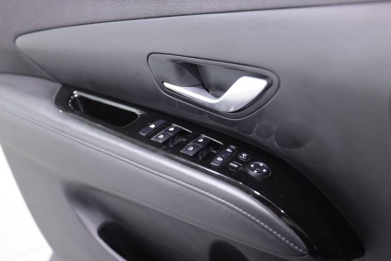 HYUNDAI Tucson 32