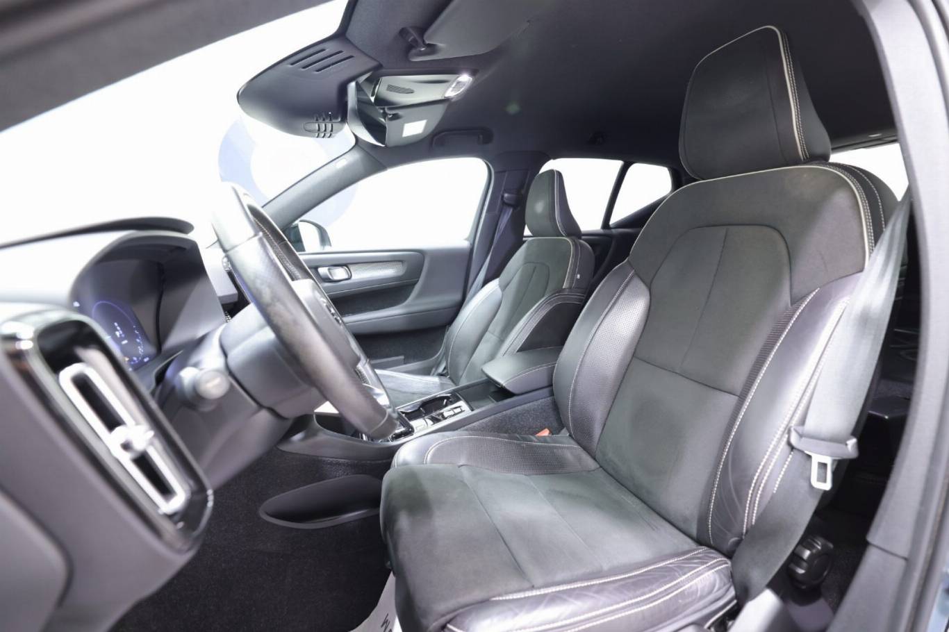 VOLVO XC40 6