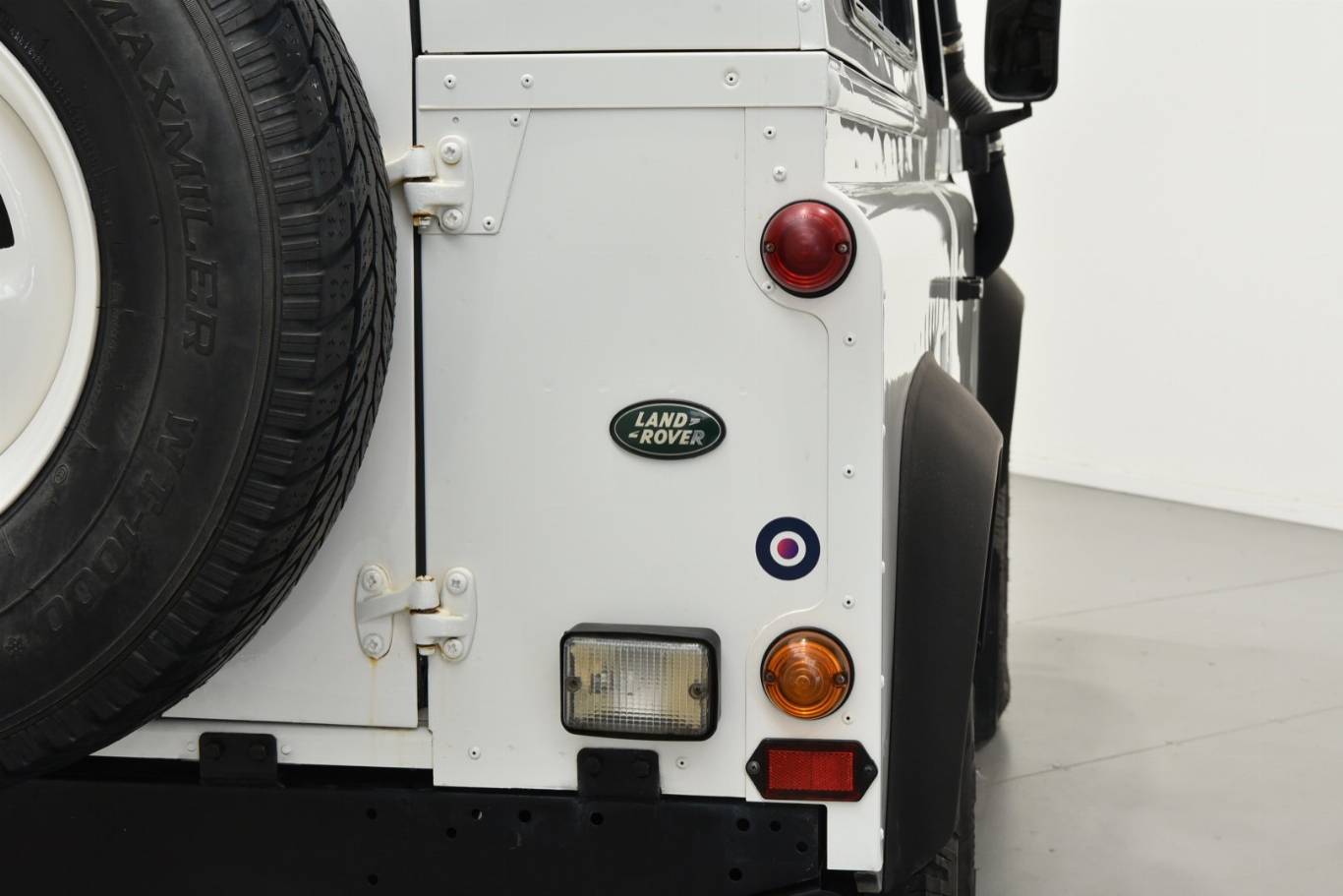 LAND ROVER Defender 19