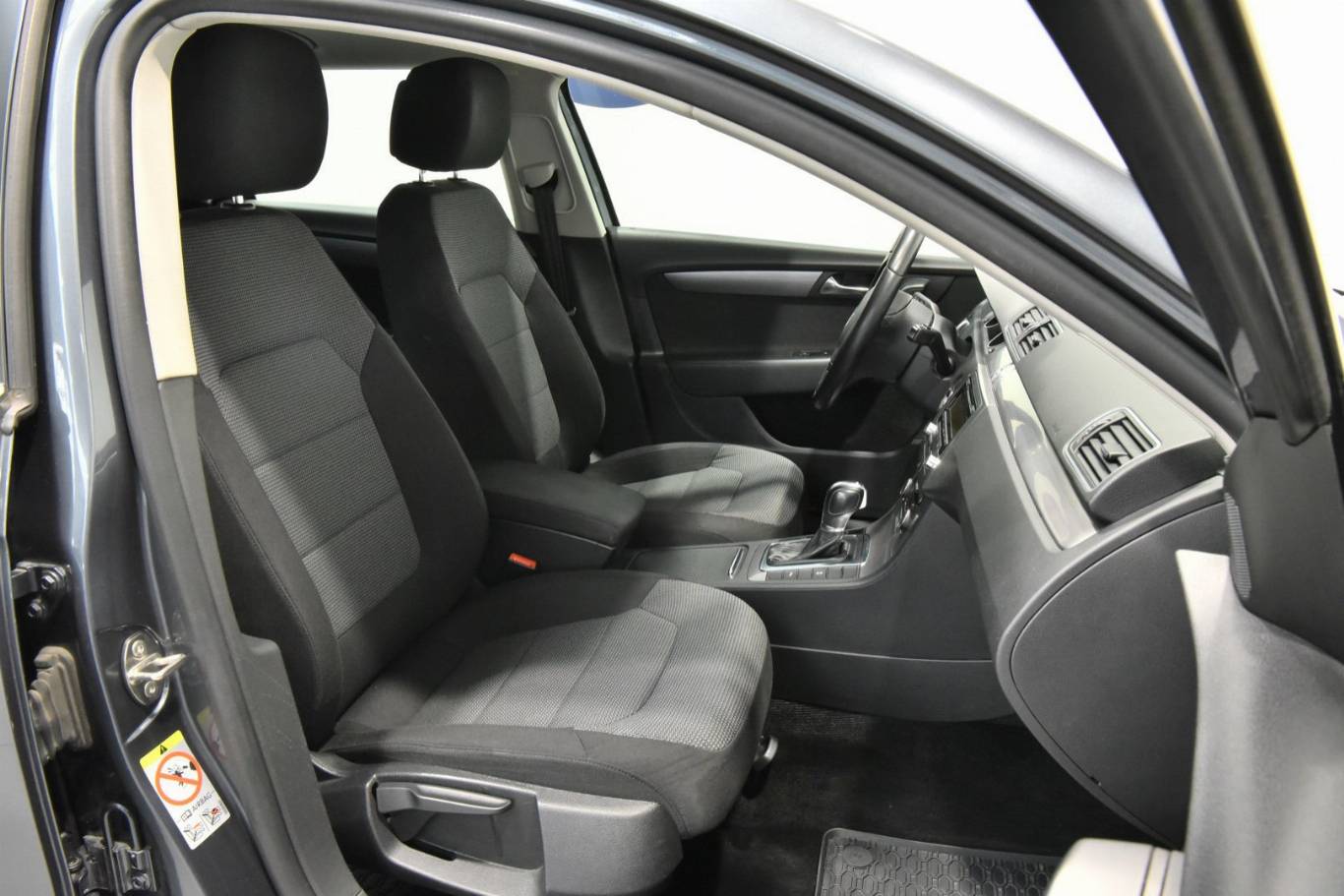 VOLKSWAGEN Passat 21