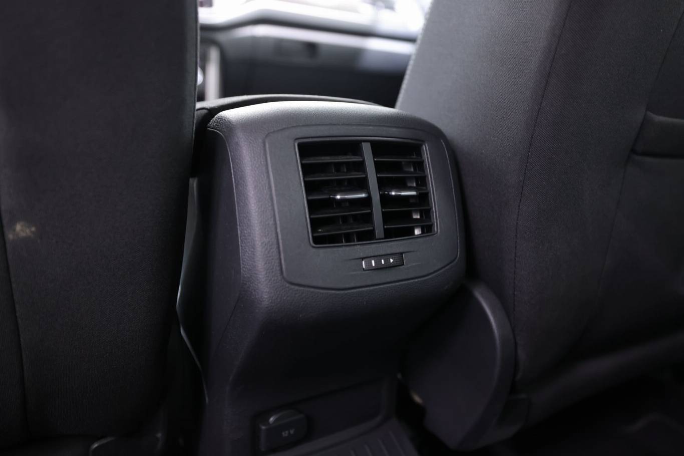 VOLKSWAGEN T-Roc 37