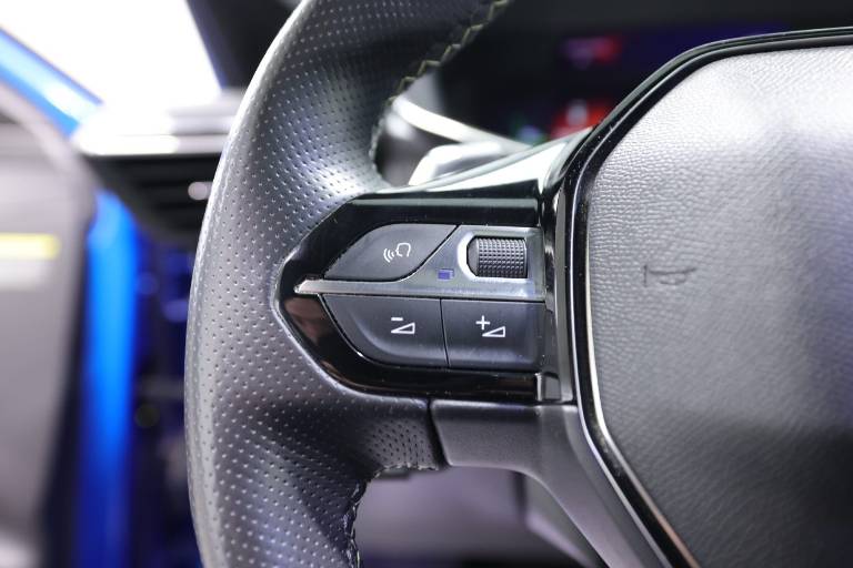PEUGEOT 208 21