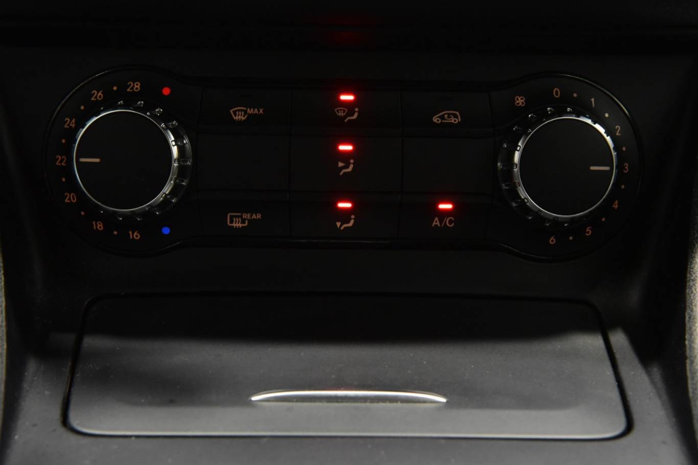 MERCEDES-BENZ CLA 200 10