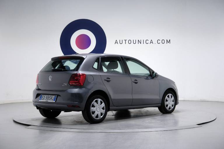 VOLKSWAGEN Polo 15