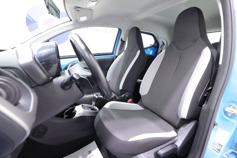 TOYOTA Aygo 6