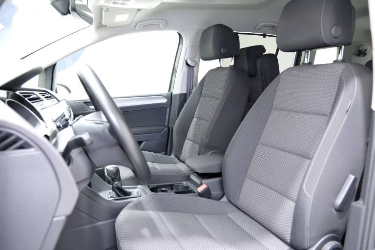 VOLKSWAGEN Touran 6
