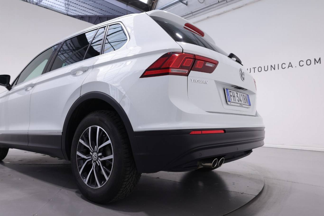 VOLKSWAGEN Tiguan 44
