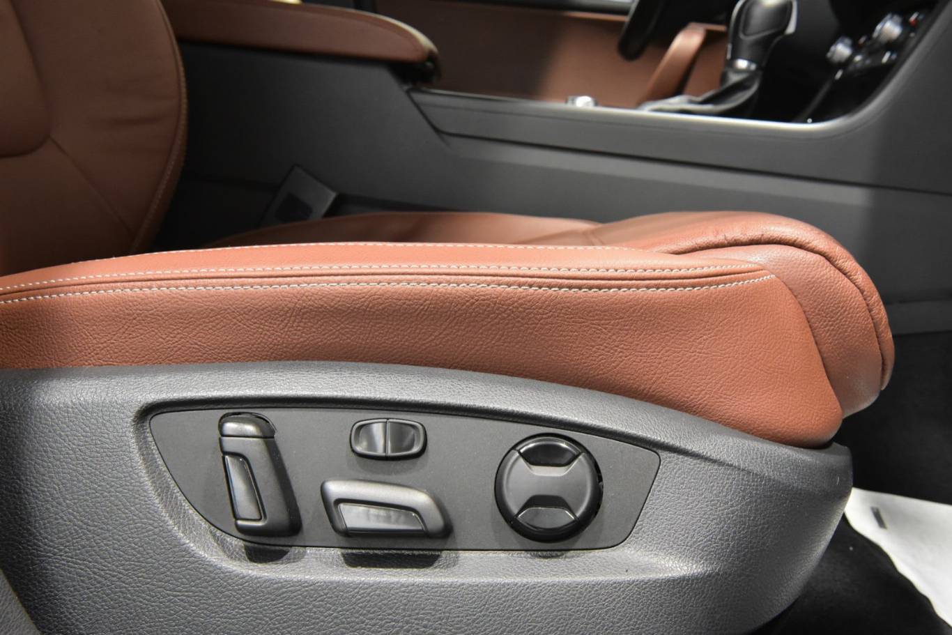 VOLKSWAGEN Touareg 47