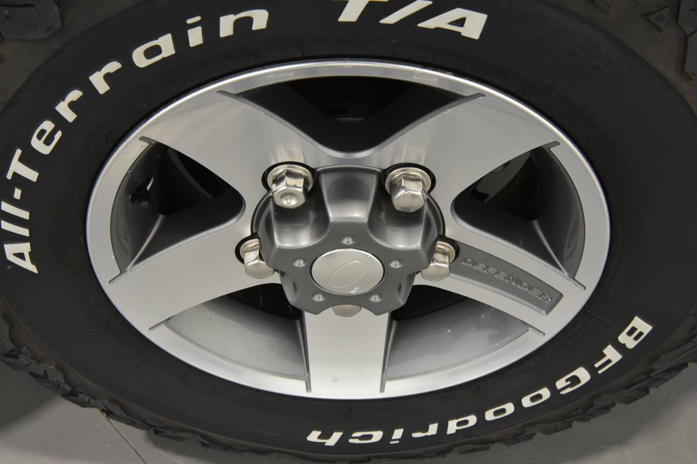 LAND ROVER Defender 77