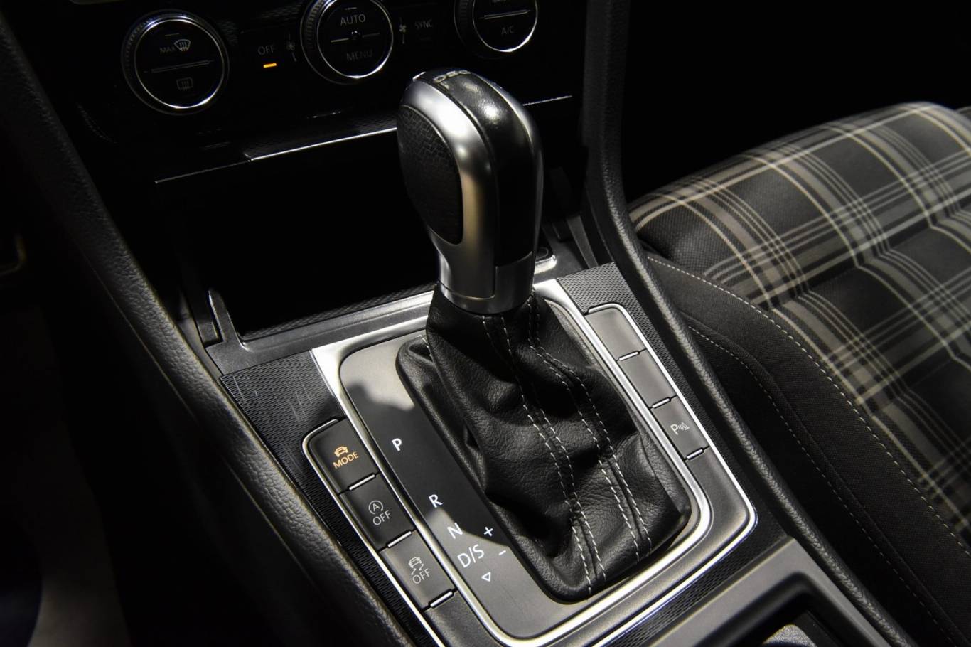 VOLKSWAGEN Golf GTD 10