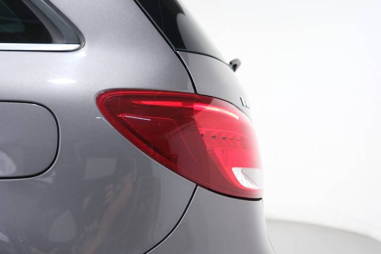 MERCEDES-BENZ B 180 38