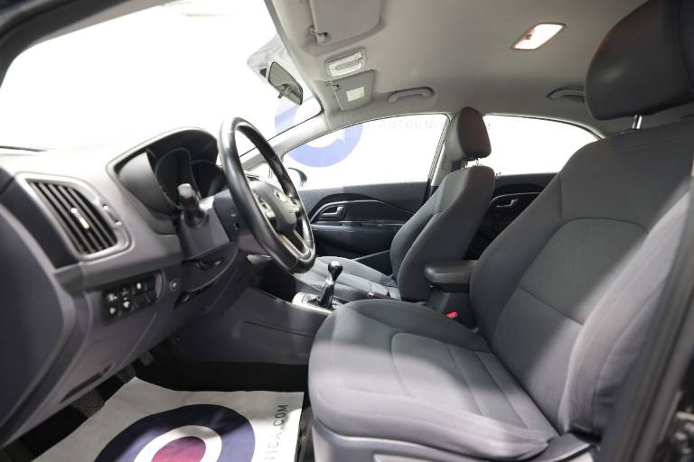 KIA Rio 21