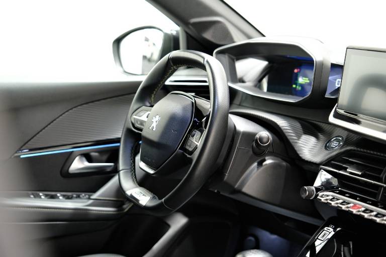 PEUGEOT 208 68