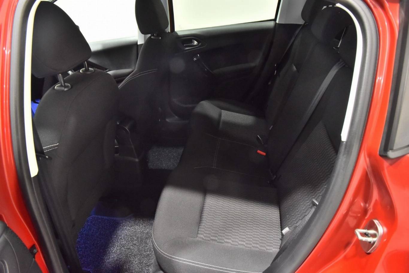 PEUGEOT 208 30