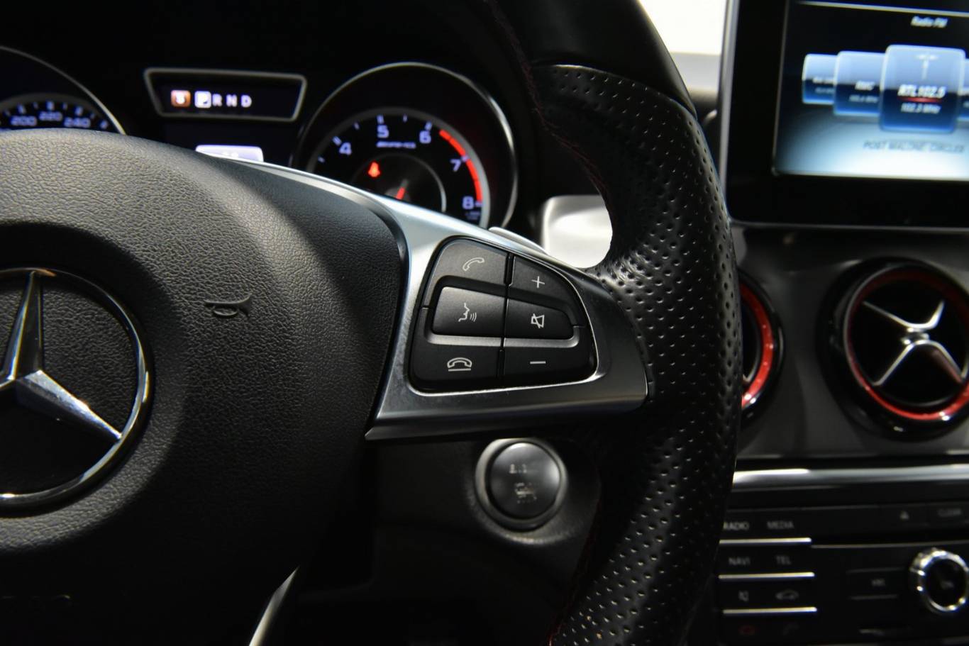 MERCEDES-BENZ CLA 45 AMG 44