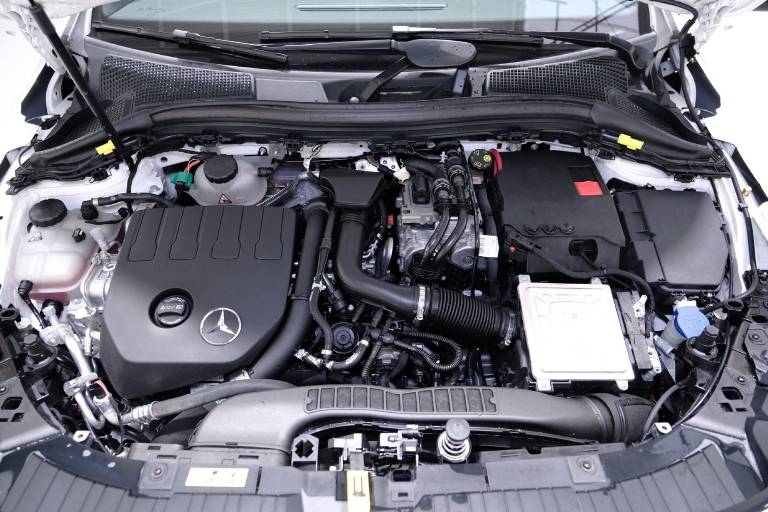 MERCEDES-BENZ GLA 77