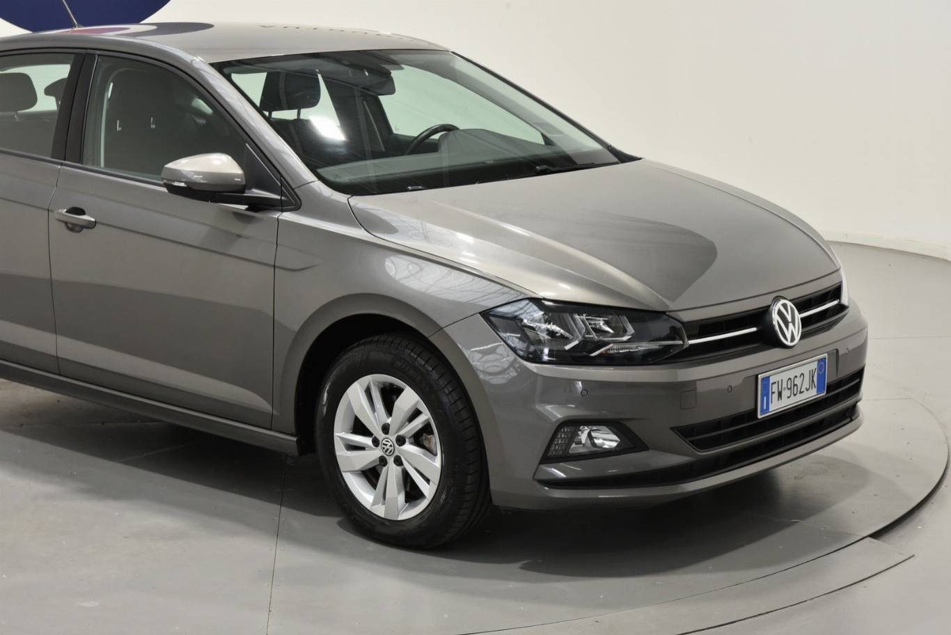 VOLKSWAGEN Polo 16
