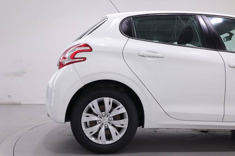 PEUGEOT 208 49