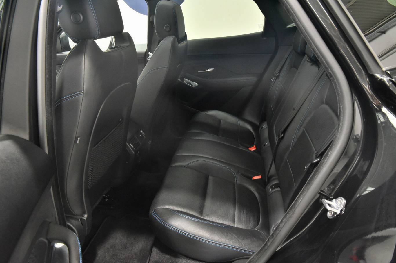 JAGUAR E-Pace 39