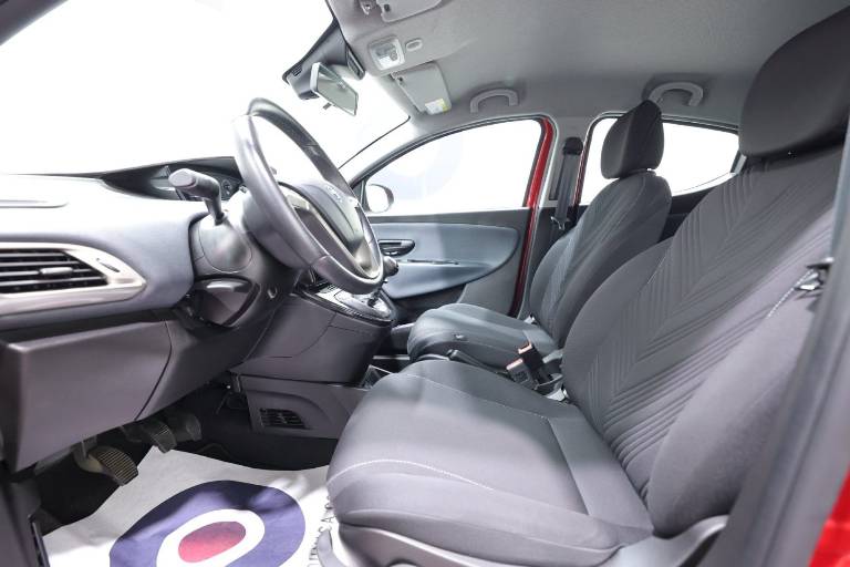 LANCIA Ypsilon 19