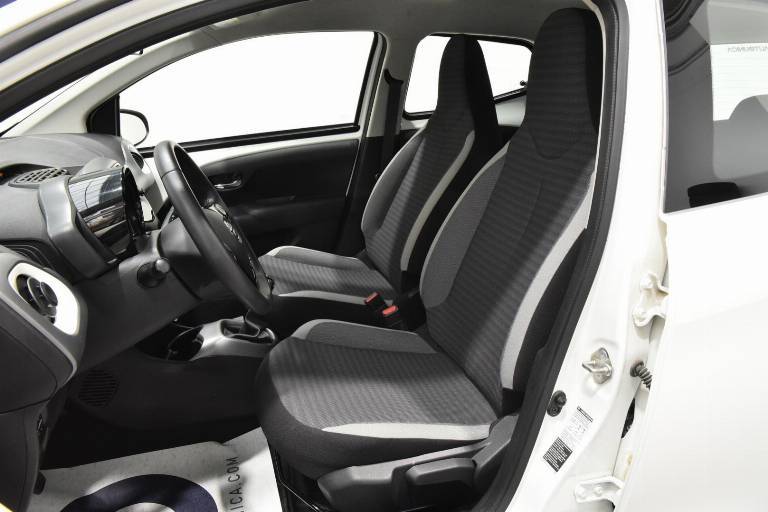 TOYOTA Aygo 4