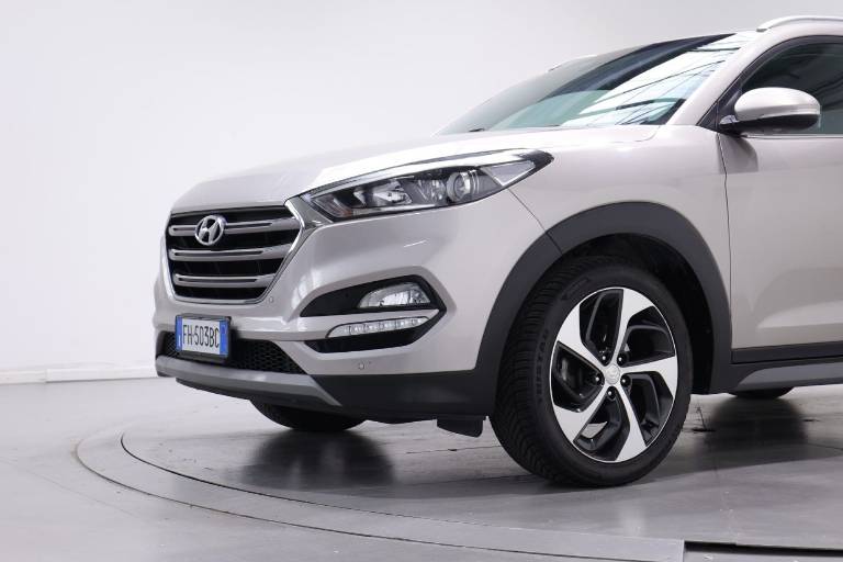 HYUNDAI Tucson 11
