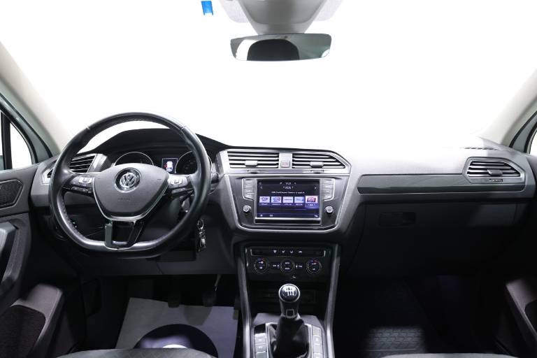 VOLKSWAGEN Tiguan 10