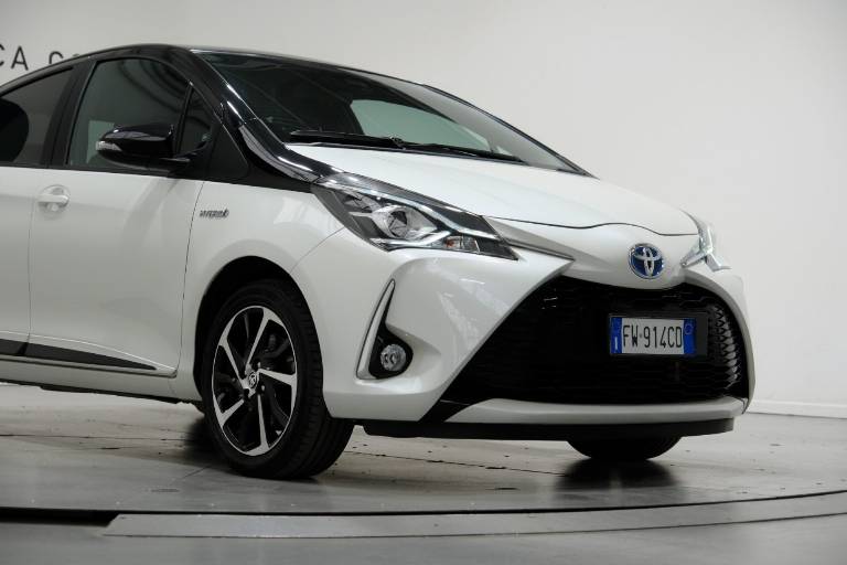 TOYOTA Yaris 11
