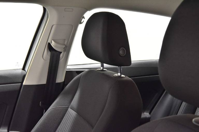 VOLKSWAGEN Polo 4