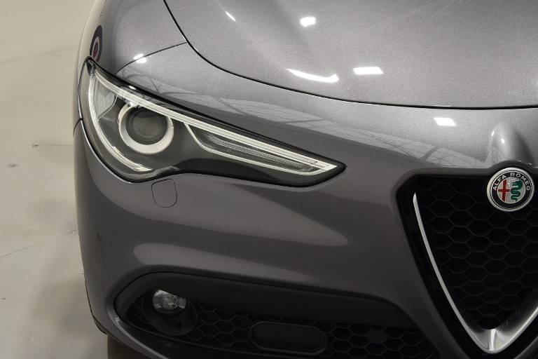ALFA ROMEO Stelvio 8