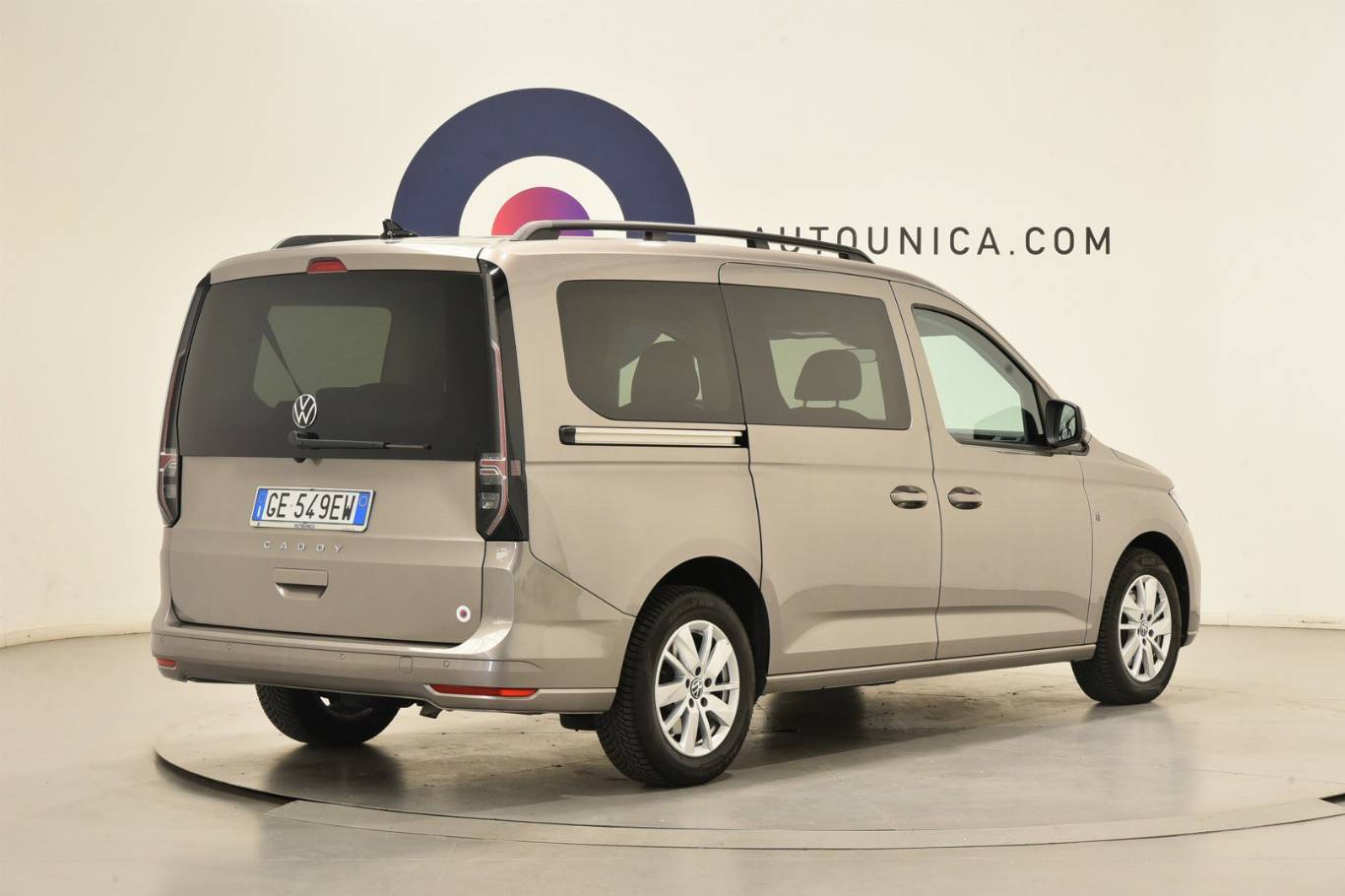 VOLKSWAGEN Caddy 30