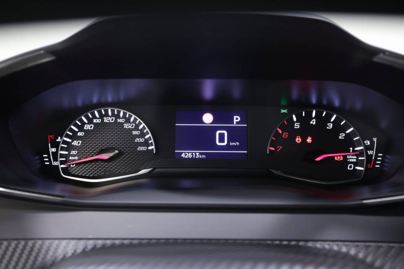 PEUGEOT 208 8