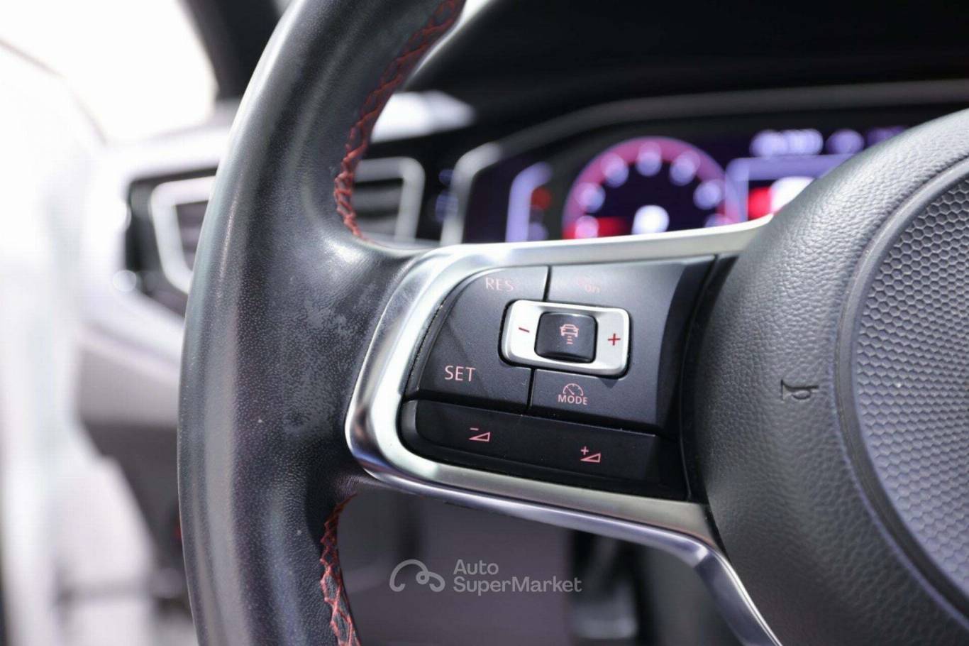 VOLKSWAGEN Polo 21