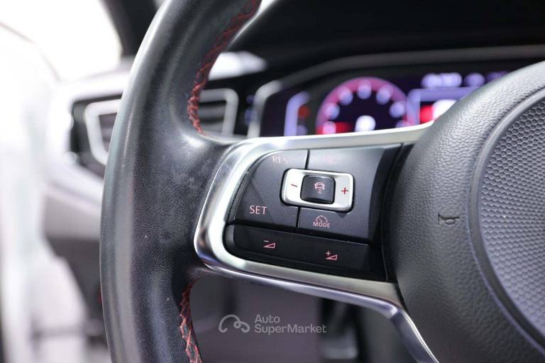 VOLKSWAGEN Polo 21
