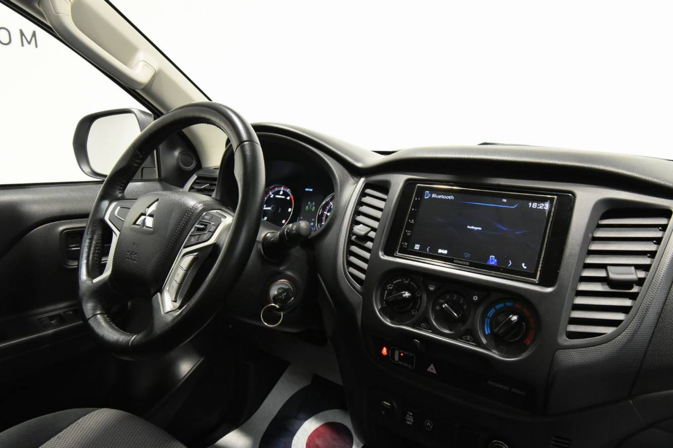 MITSUBISHI L200 28