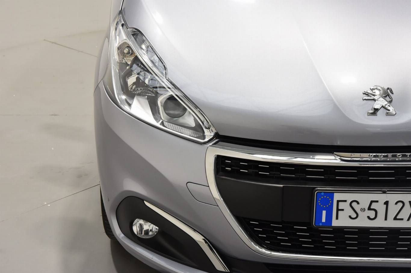 PEUGEOT 208 17
