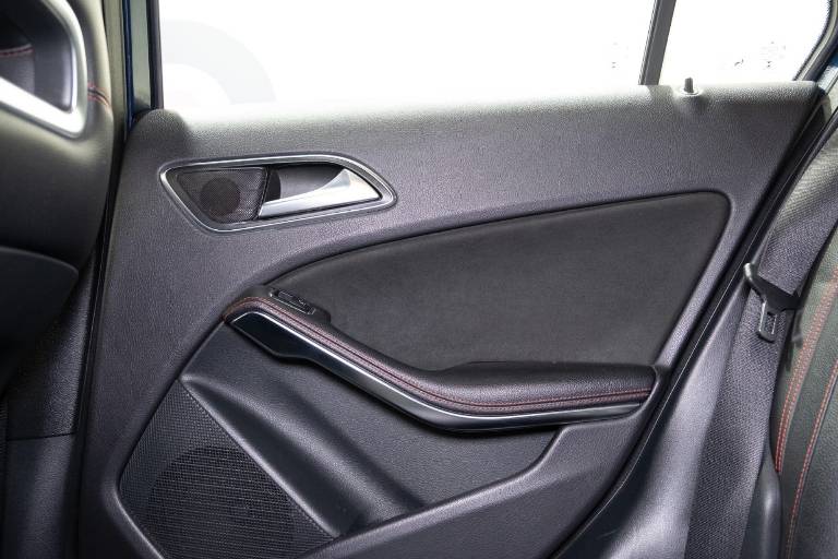 MERCEDES-BENZ A 180 39