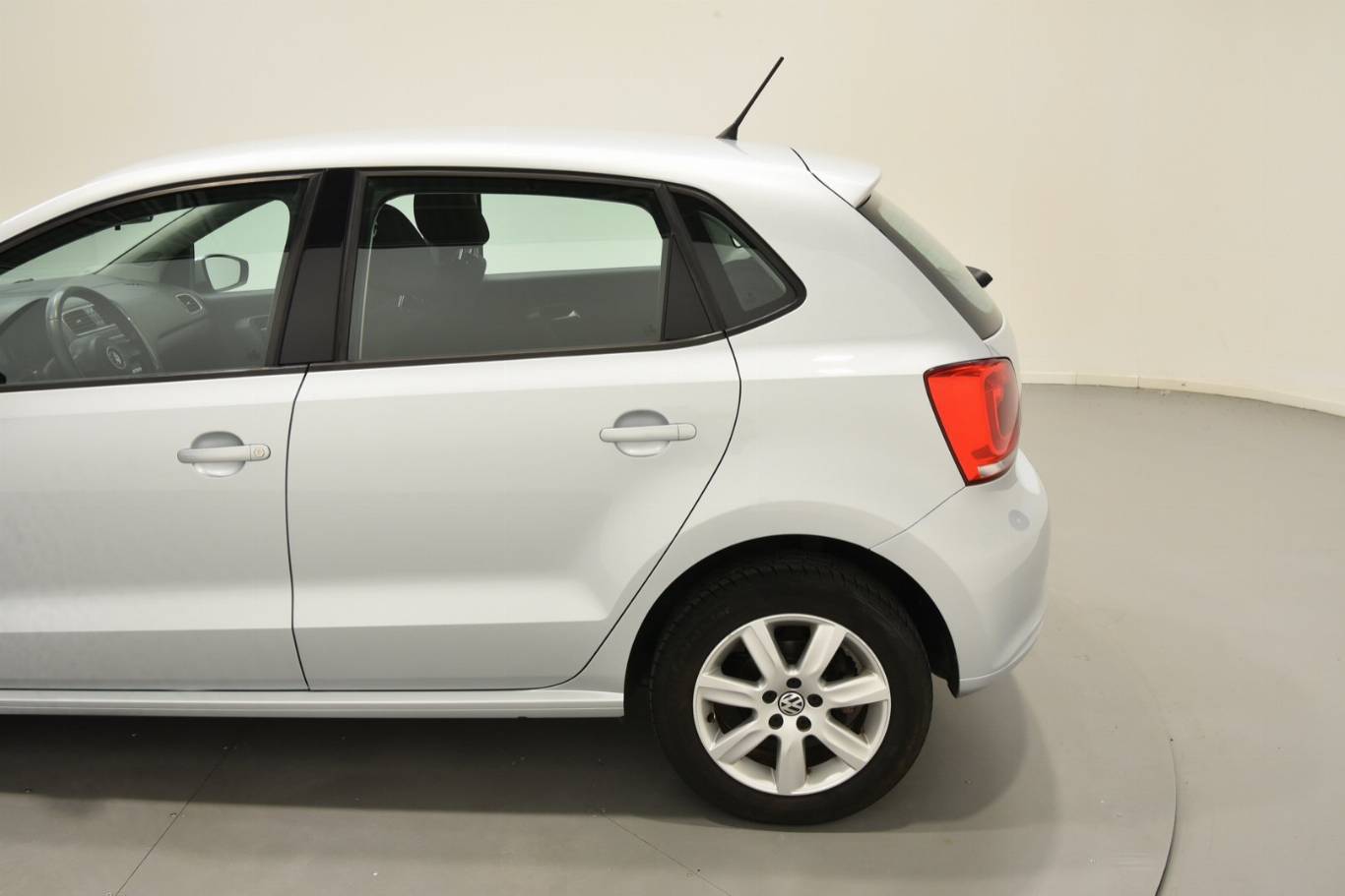 VOLKSWAGEN Polo 45