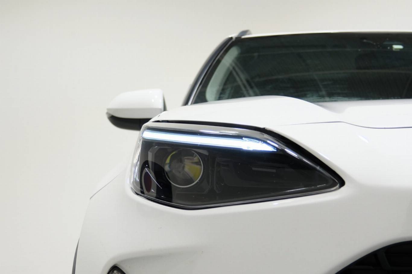 TOYOTA Yaris Cross 12