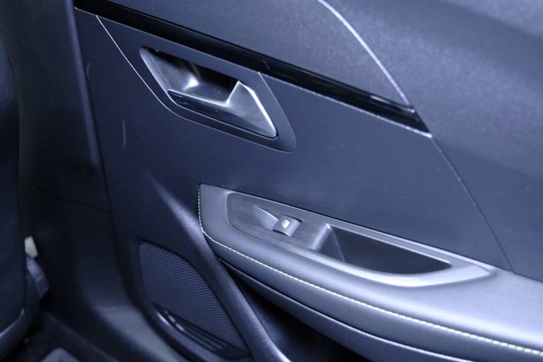 PEUGEOT 208 42
