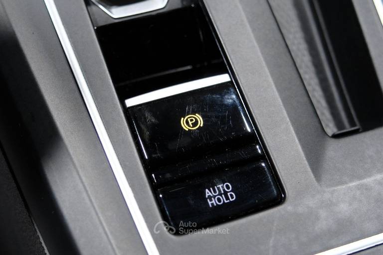 VOLKSWAGEN Golf 31