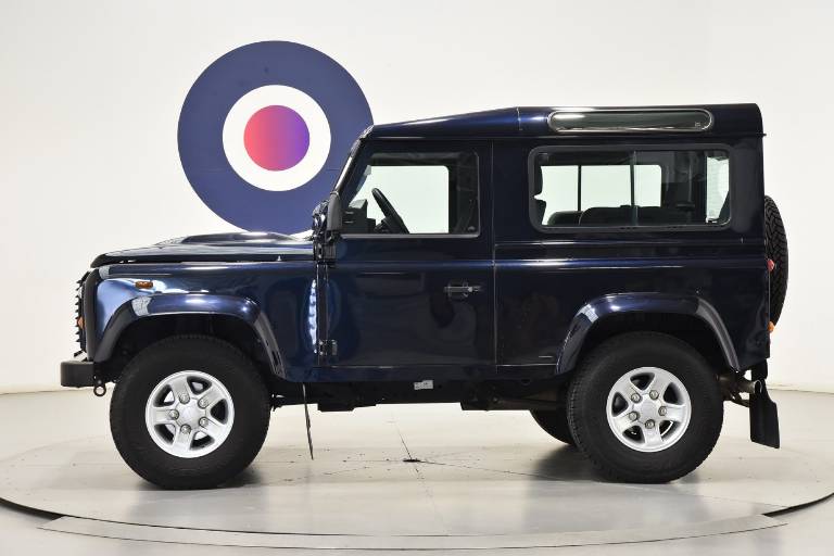 LAND ROVER Defender 8