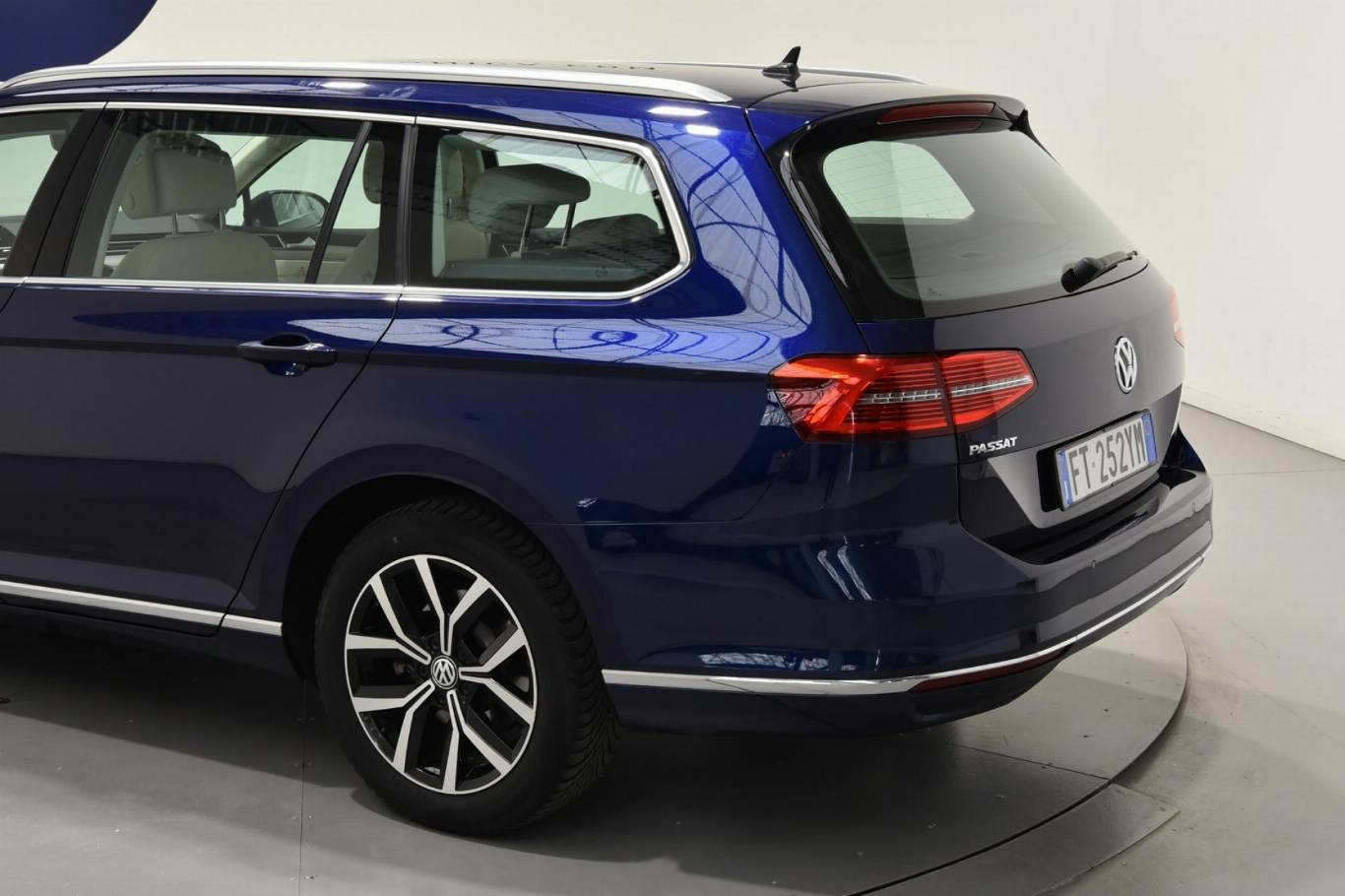 VOLKSWAGEN Passat Variant 21
